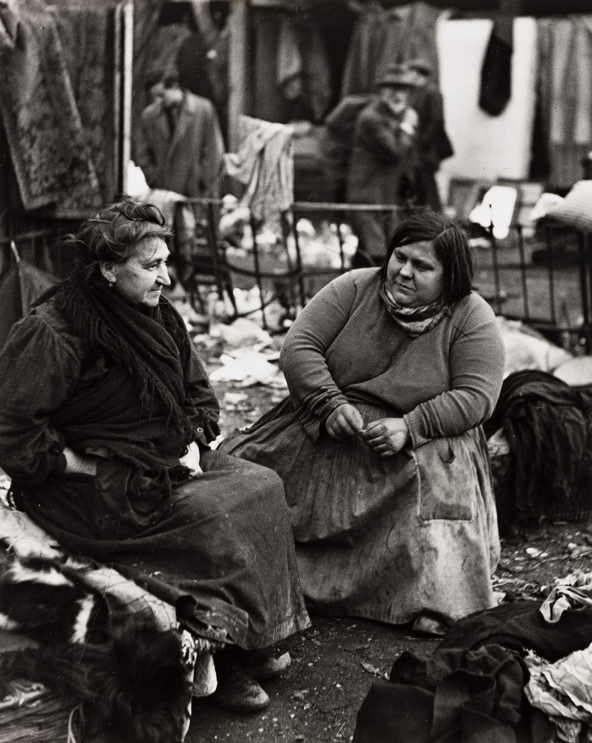 ANDRÉ KERTÉSZ (1894-1985) Two women talking in the flea market.